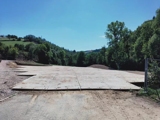 déchargement plaques de roulage.jpg